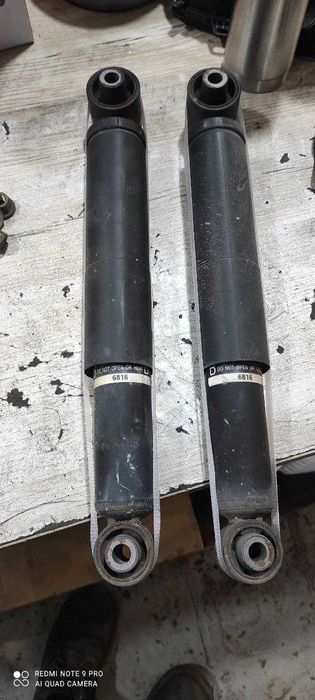 Задні амортизатори нісан рог 2017 рік