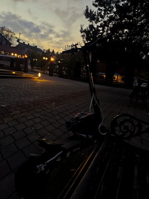 Продам білий Kukirin g4