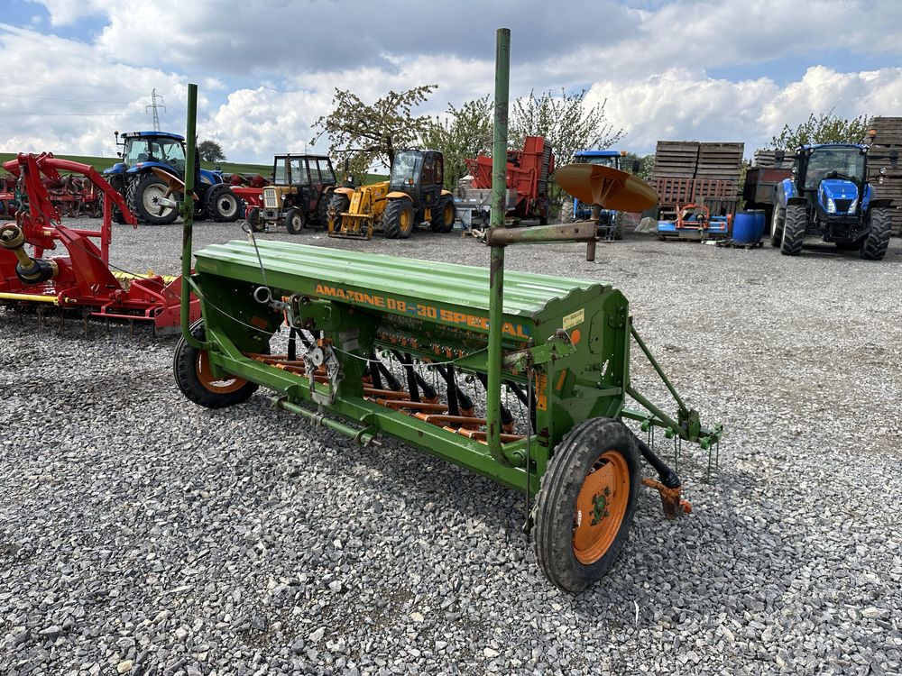 Amazone D8 3m siewnik zbożowy ścieżki znaczniki BDB stanie stan!