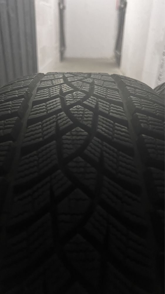 Opony ZIMA GoodYear 215/60r/16 99H Ultra Grip Performance +XL