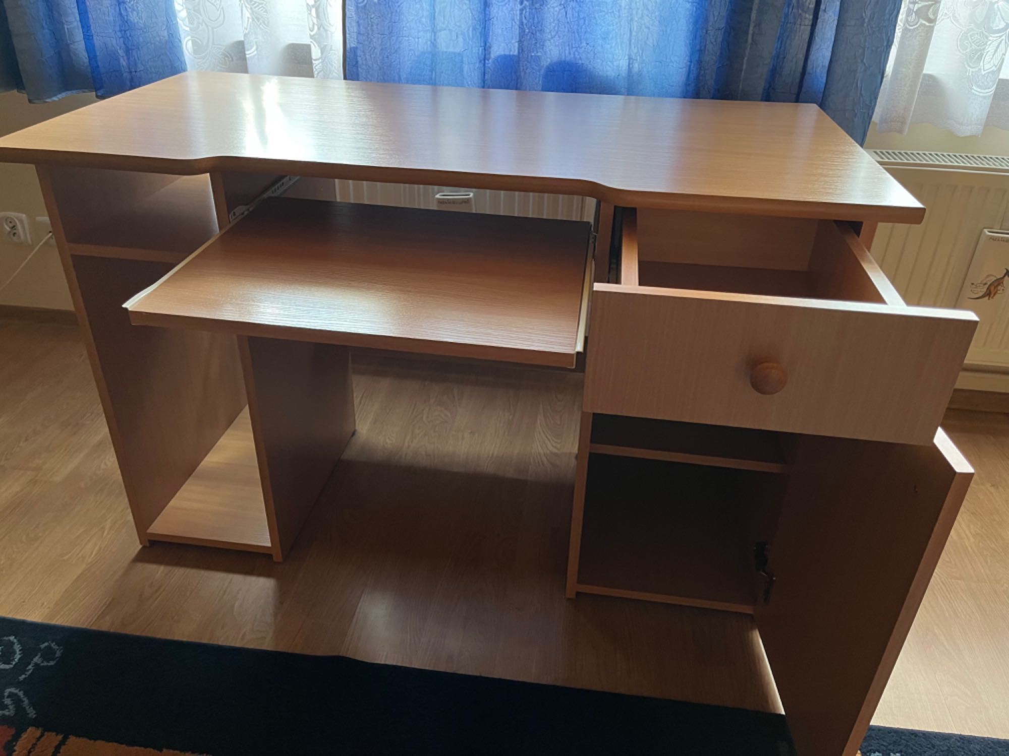 Biurko komputerowe kolor jasny buk