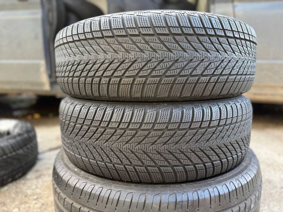 Зимові шини 215 60 R16 Goodyear