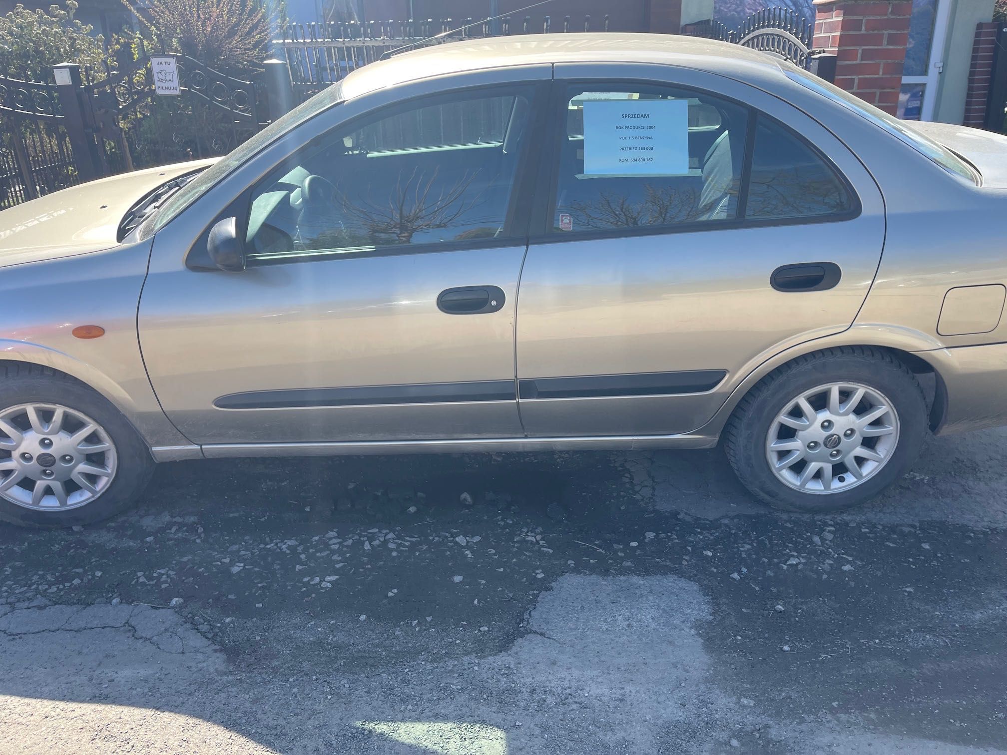 Nissan almera sedan