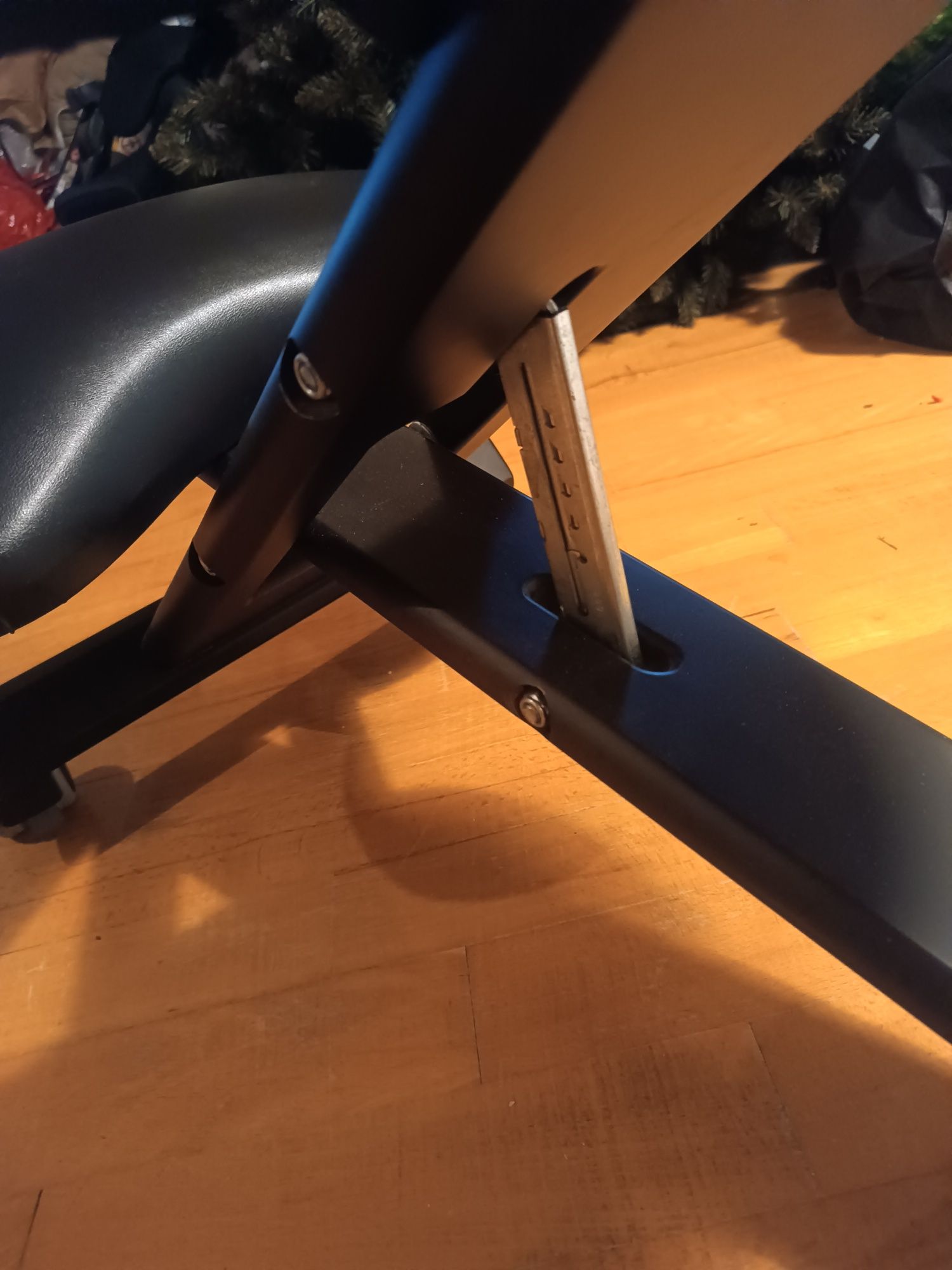 Klękosiad klęcznik MOV ergonomiczne krzesło na kółkach jeżdżące