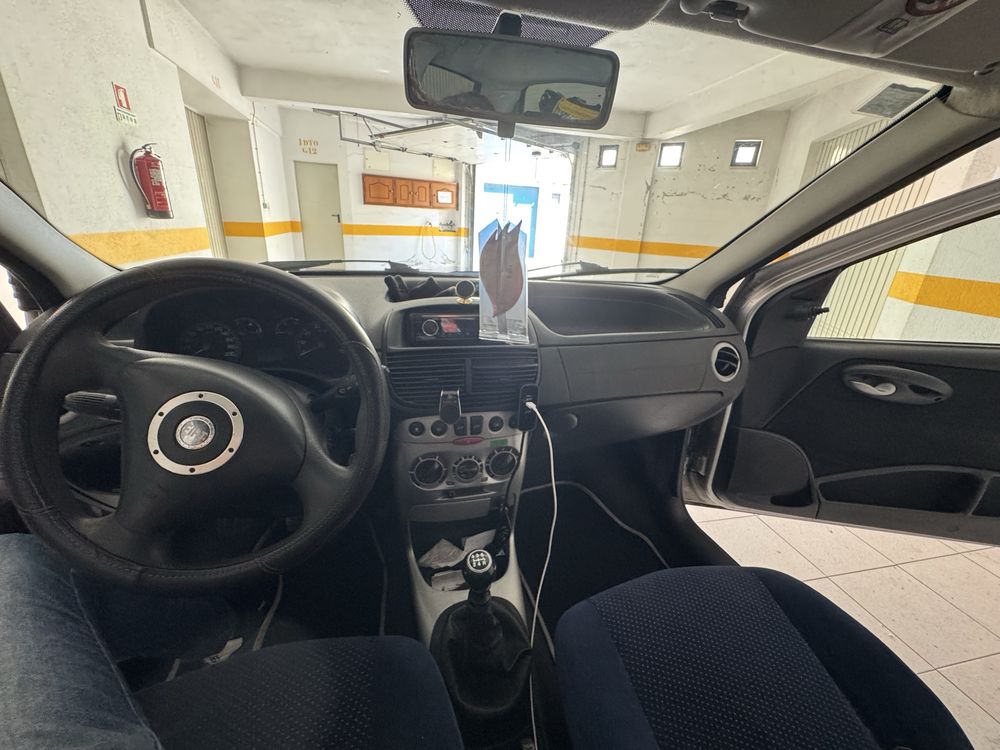 Fiat Punto 2004 carro fiavel do dia dia