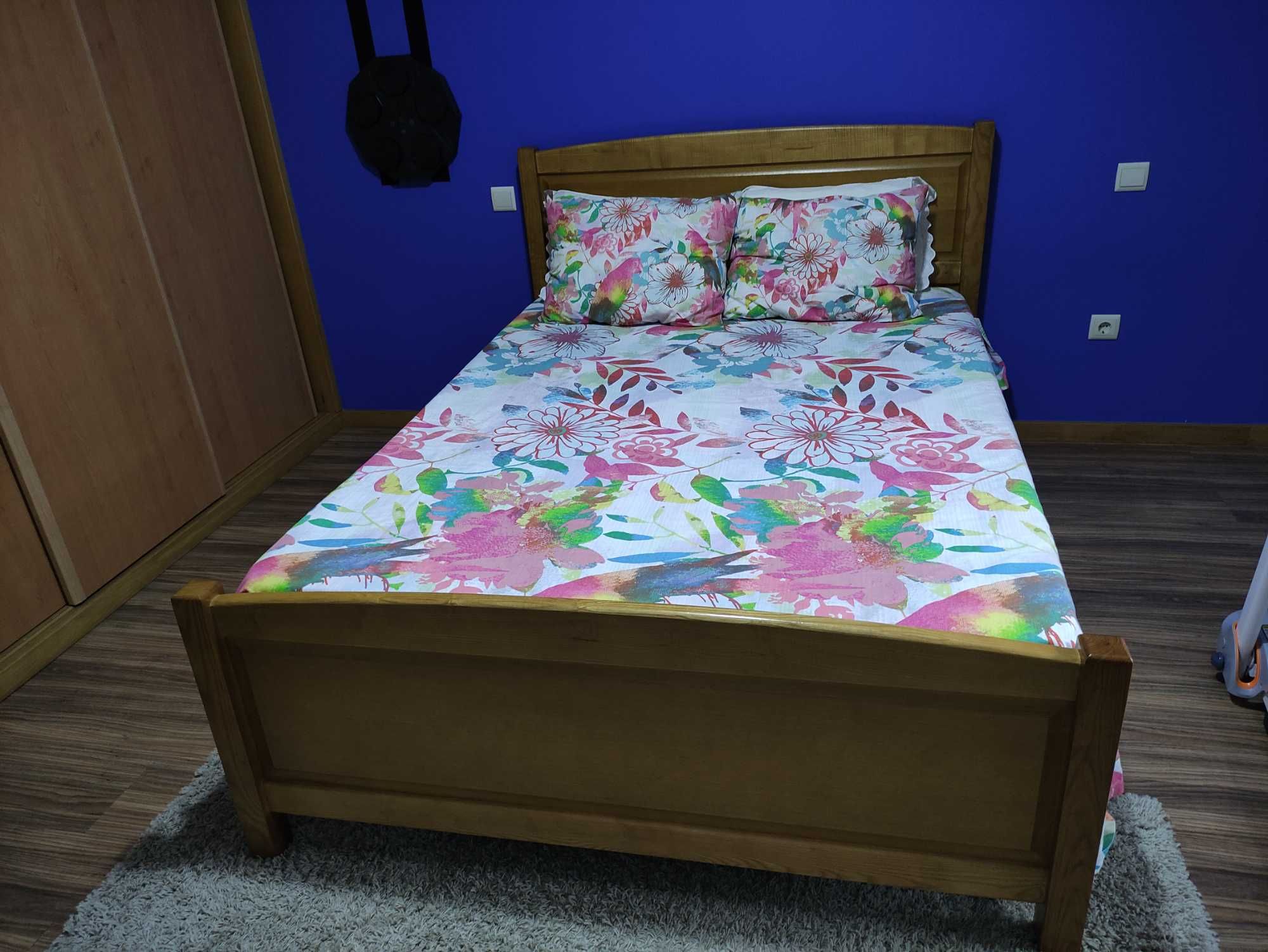 Móveis de quarto de casal! Cama com estrado e colchão!