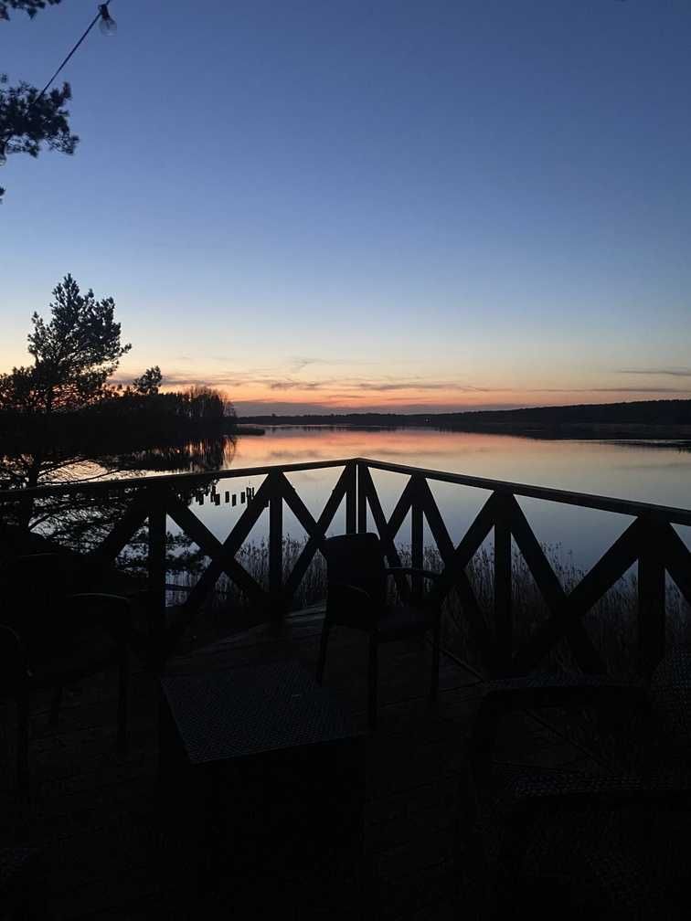 Domek nad jeziorem, pomost, las, wynajem całoroczny