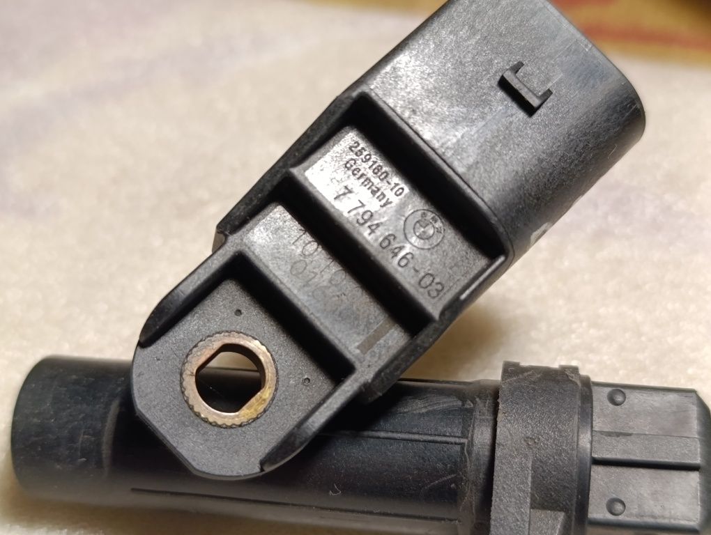 Датчик коленвала на Bmw E46, Е39 2.0d M47. (2 243 560) 2243560