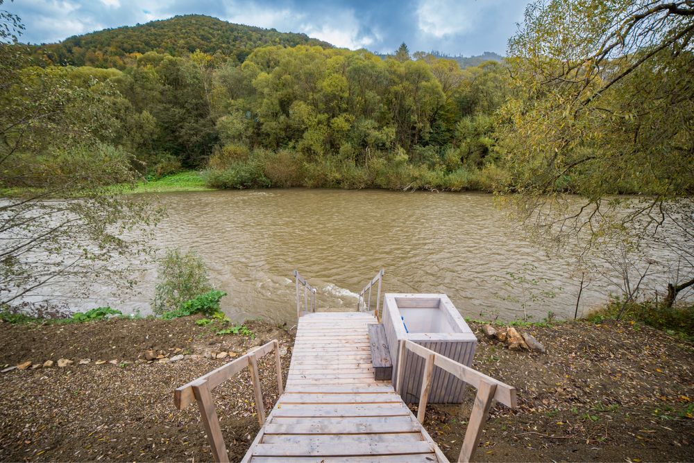 Відпочинок у Карпатах село Гребенів