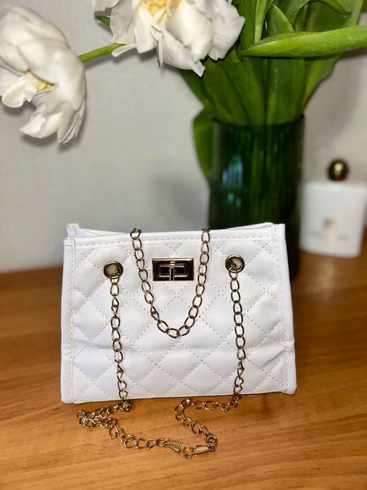 Елегантна жіноча сумка