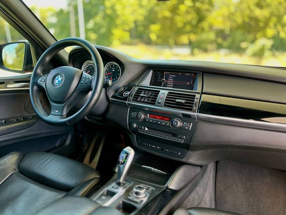 BMW X5M 2011 official
