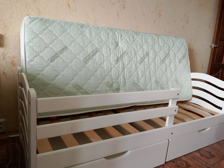 Продам кровать 190 на 85 з матрасом