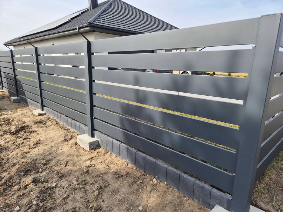 Brama przesuwna palisadowa | Bramy nowoczesne | Ogrodzenie frontowe