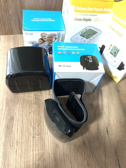 тонометр автоматический  з індикатором на зап'ястя від акумулятора