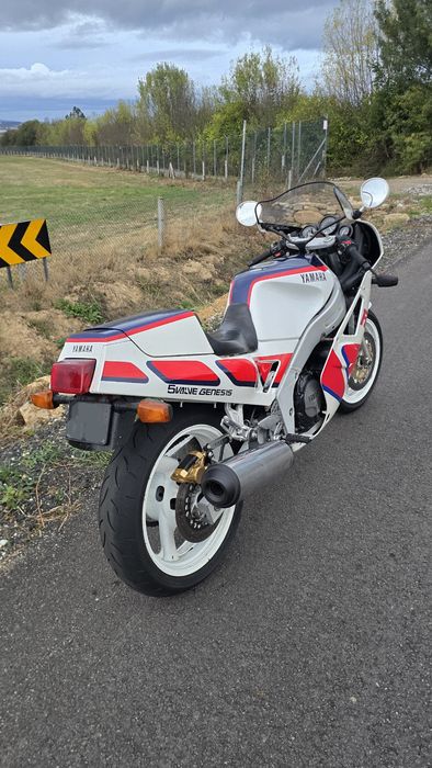 Yamaha FZR 1000 Genesis