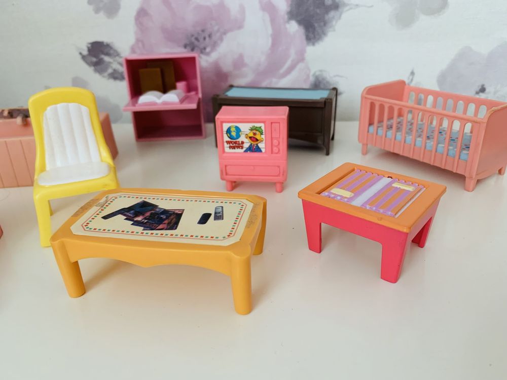 Mini mebelki dla małej lalki stolik, krzesło,wanna,łóżeczko itp