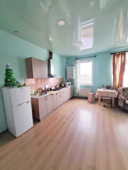 Продам 1-о к/к 37 м2 з меблями та технікою біля площі Ангела.