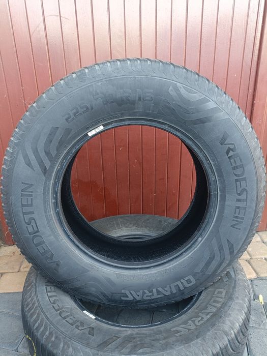Opony zimowe 225x 70x 16 Vredestein