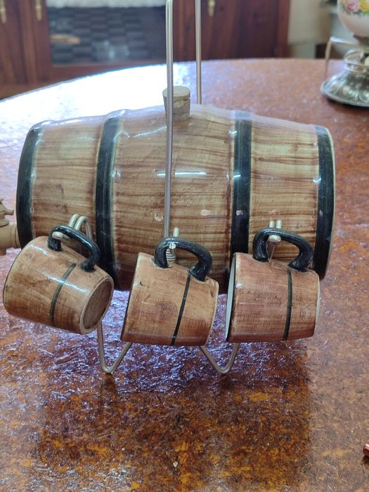 Pipas com copos - artesanato