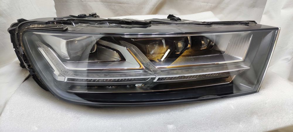 Фара правая бу Audi Q7 2017- Matrix EU  4M0941784C