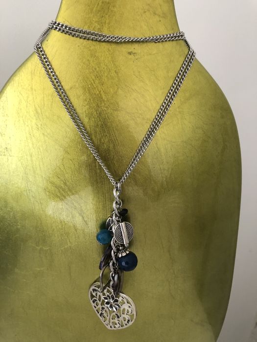 Colar comprido prateado e azul