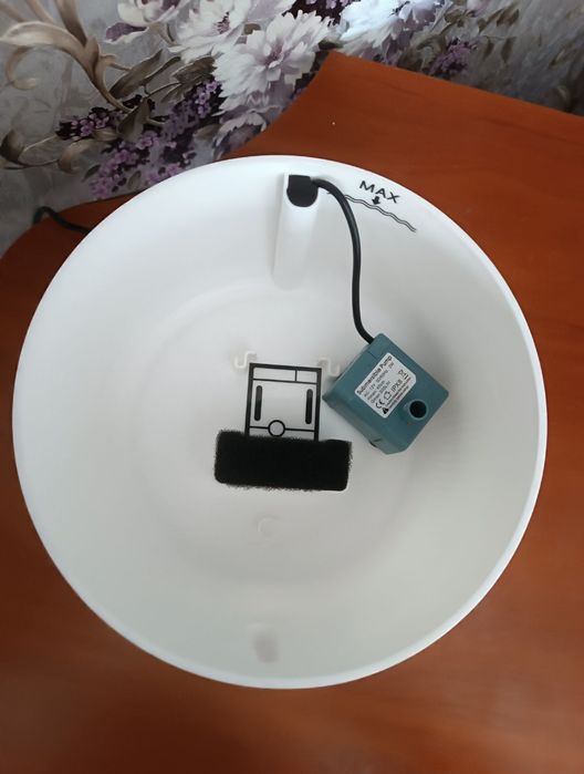 Поїлка для котів та собак