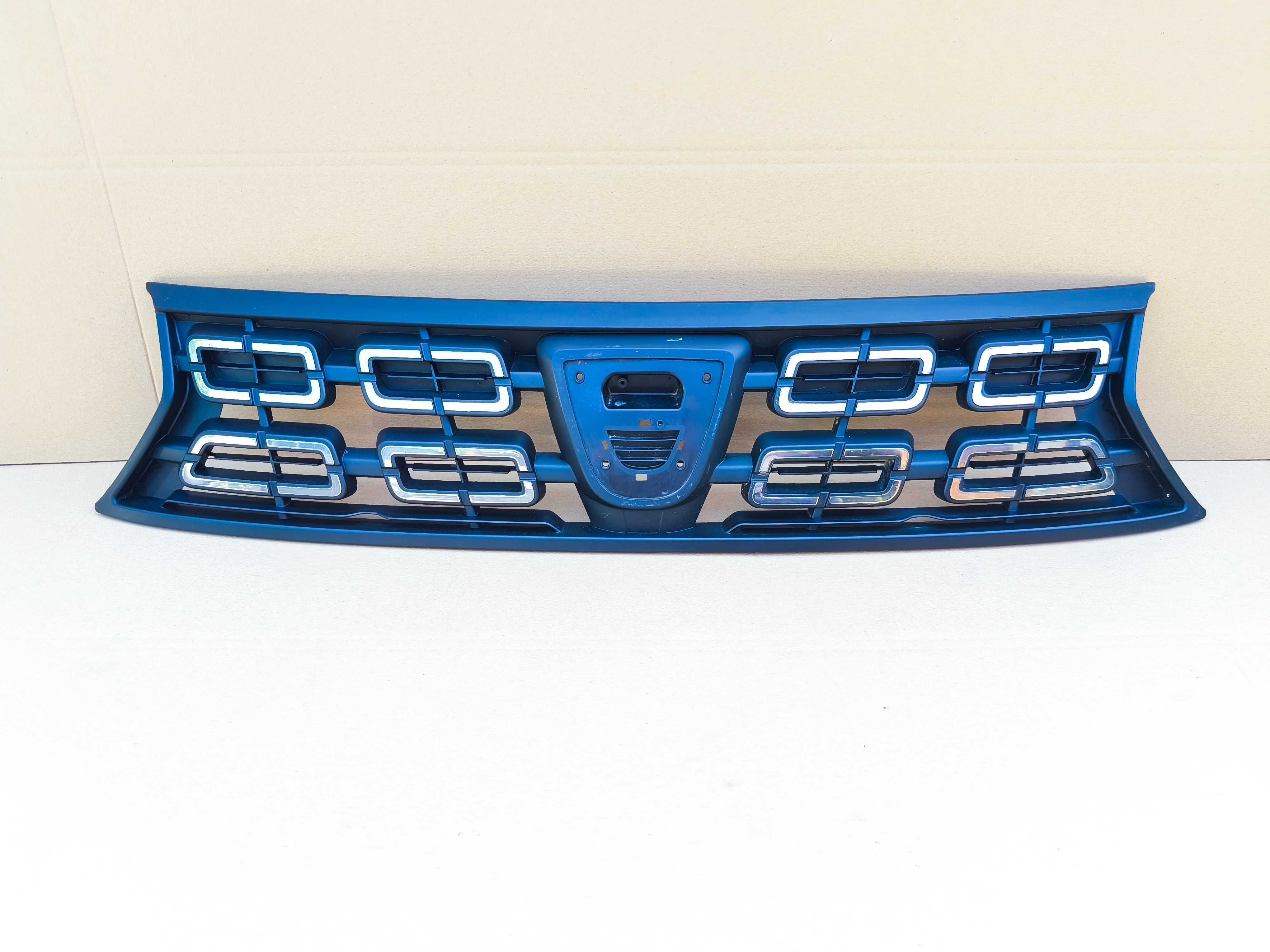 Dacia Duster II grill atrapa zderzaka chrom kratka 623.103.440R