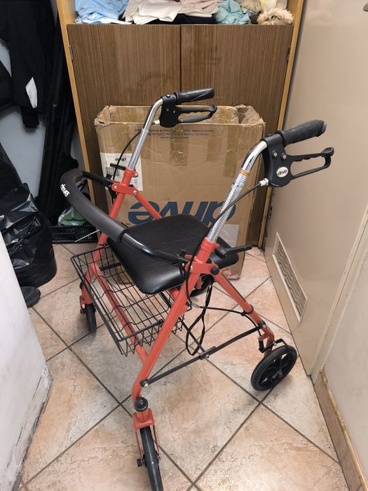 Chodzik dla seniora nowy