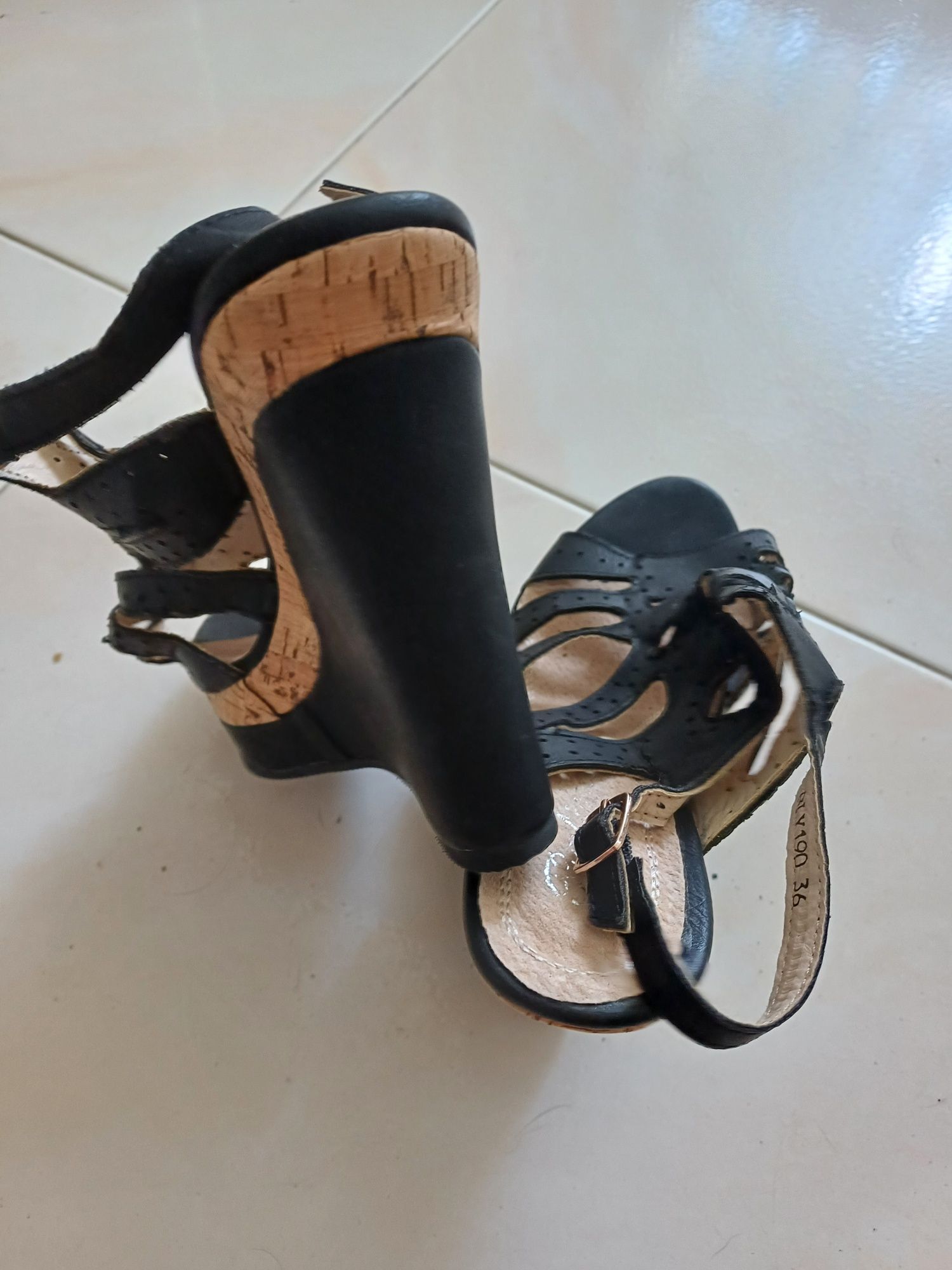 Sandálias de senhora (5€ cada par)