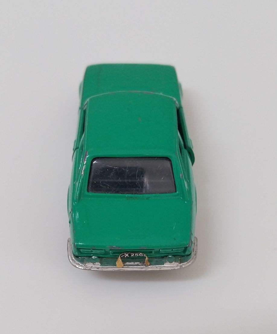 Miniatura antiga Polistil Peugeot 504 em escala 1/43