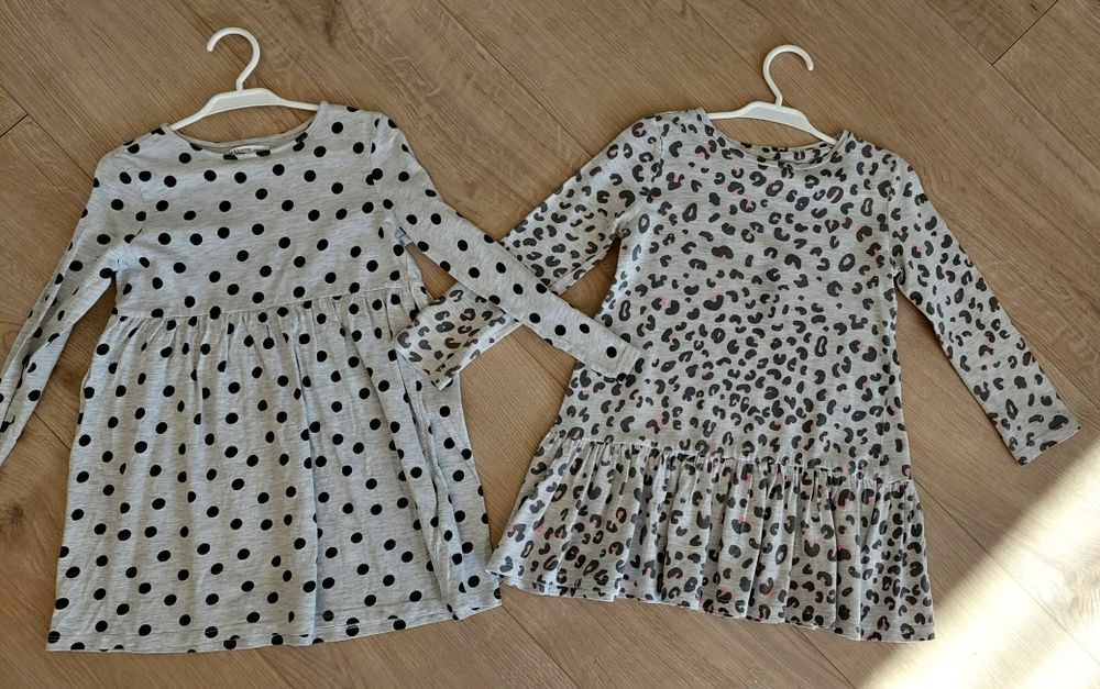 Dwie sukienki Sinsay bawełniane 104 i 110