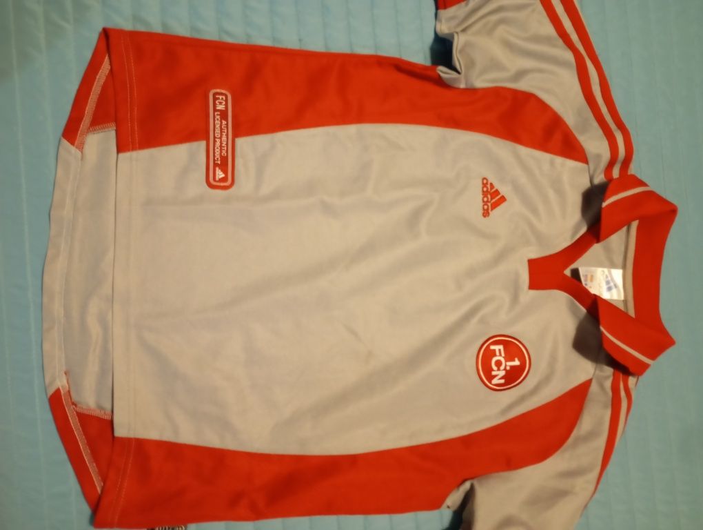 T-shirt Adidas tamanho 140