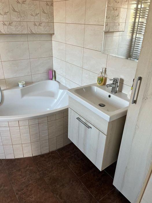 Dom z budynkami gospodarczymi i ziemią rolną