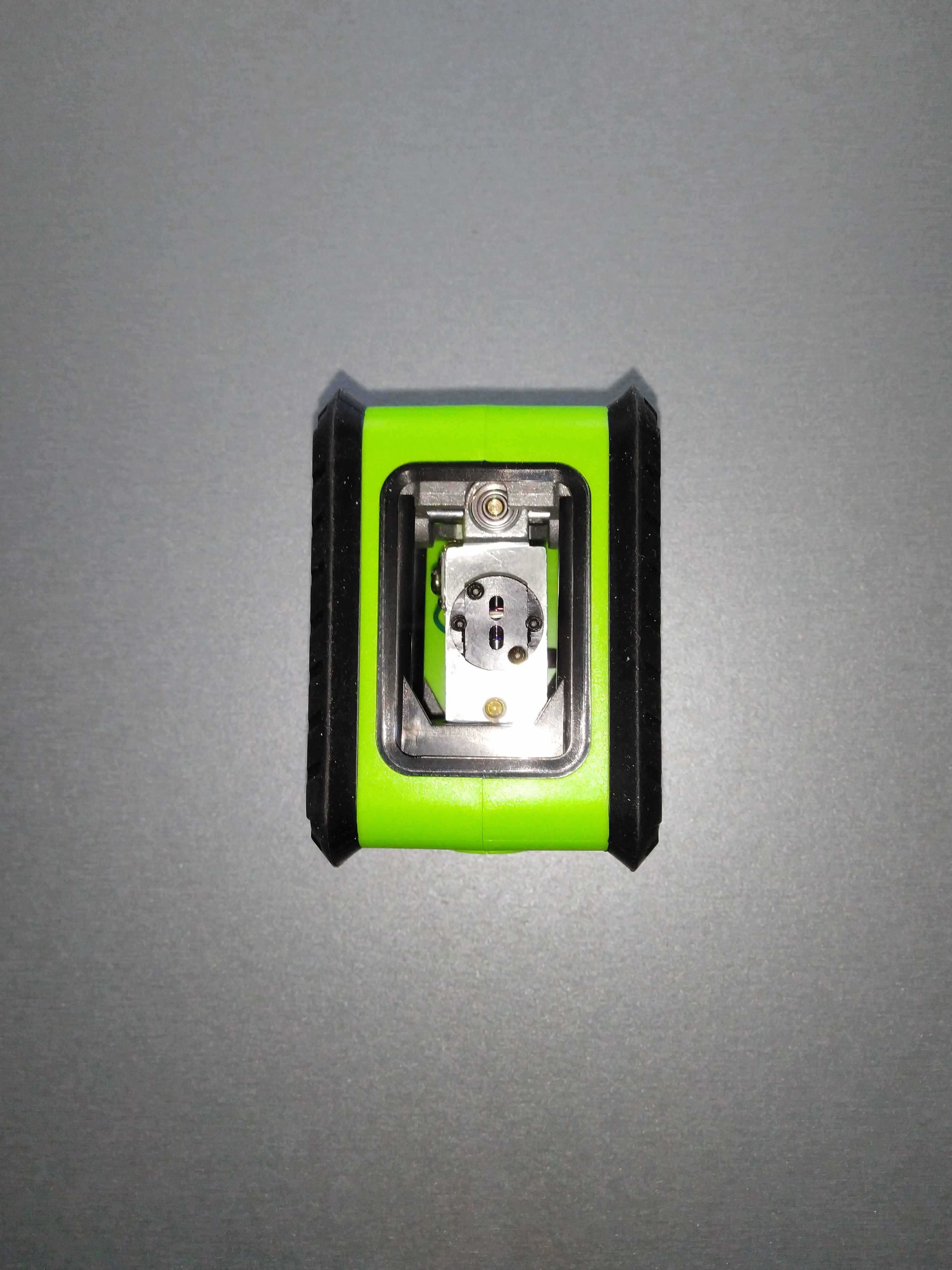Лазерный уровень (цвет лазера зелёный).