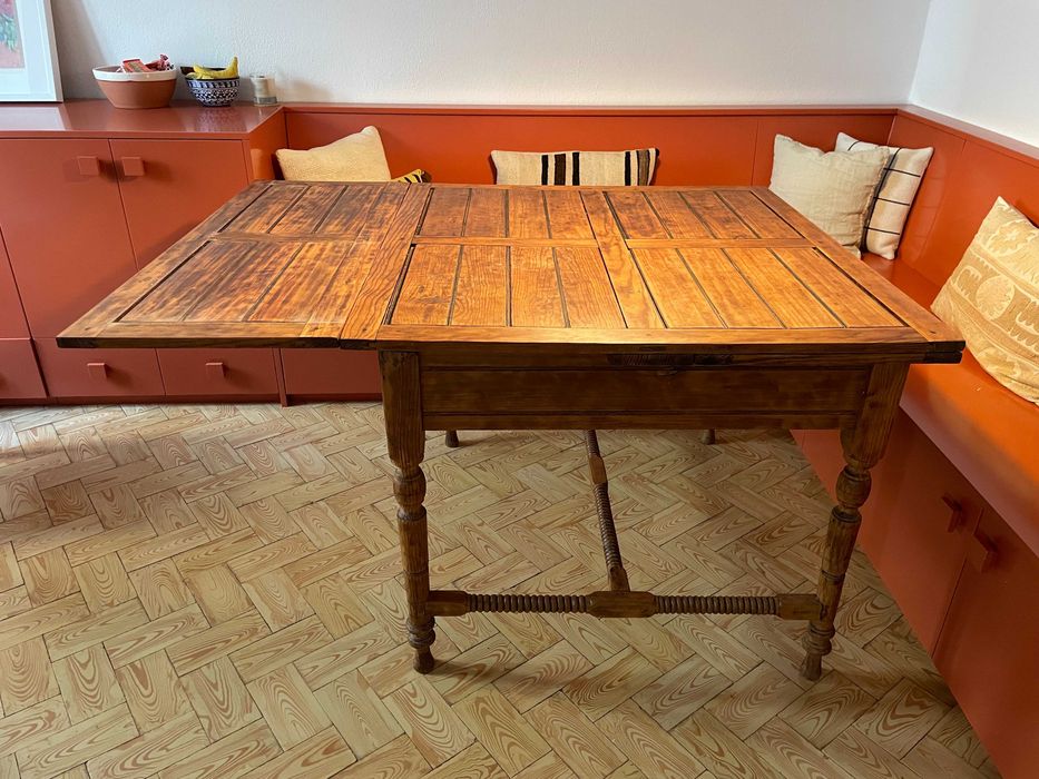 Mesa de jantar extensível em madeira antiga