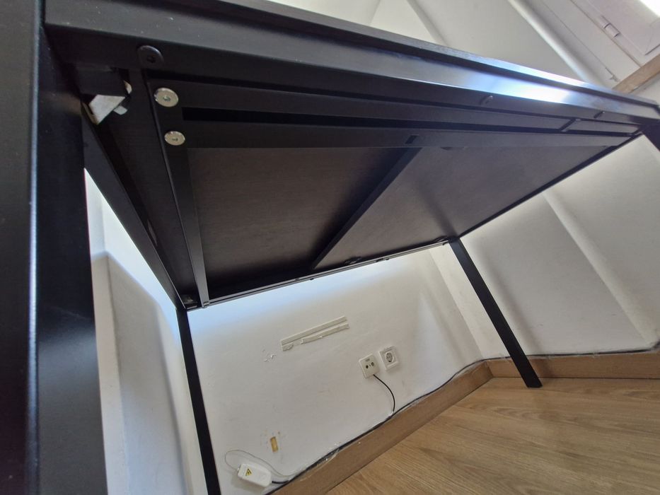 Mesa extensível + 4 cadeiras e outros artigos - BOM ESTADO E BARATOS!