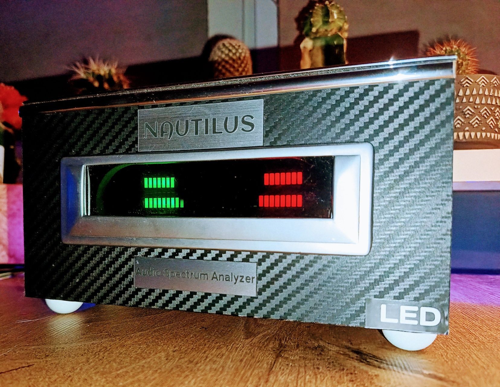 Nautilus - stereofoniczny wskaźnik LED wysterowania sygnału audio.