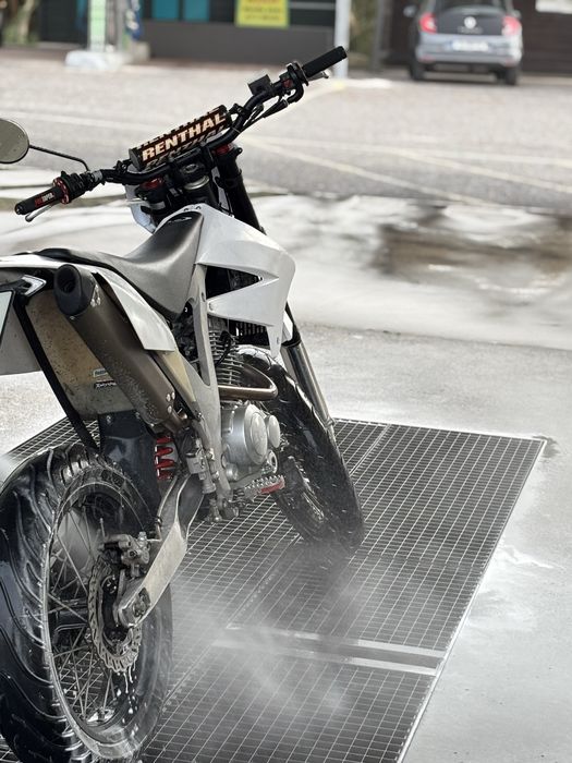 Ajp pr3 supermotard full extras 2700 quem vier buscar esta semana