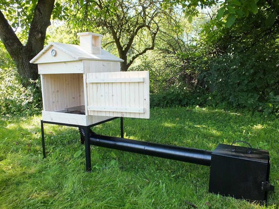 Wędzarnia ogrodowa drewniana domowa wędzarka drzwi