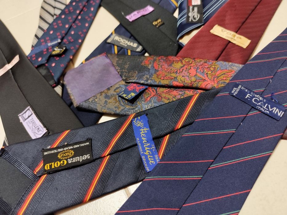 Lote de 10 Gravatas antigas de banda estreita (Vintage)