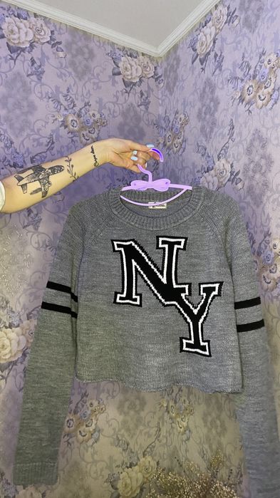 Кофта в спортивному стилі