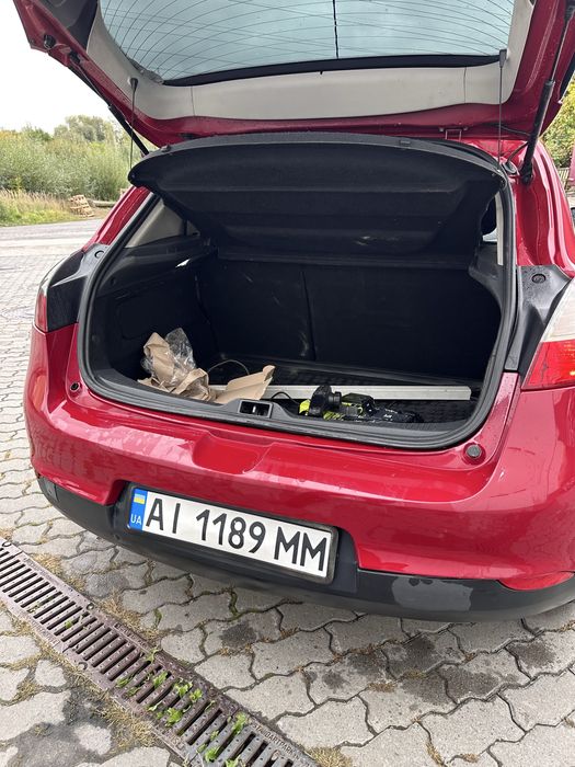 Авто машина Renault megane 1.5 дизель мехінка