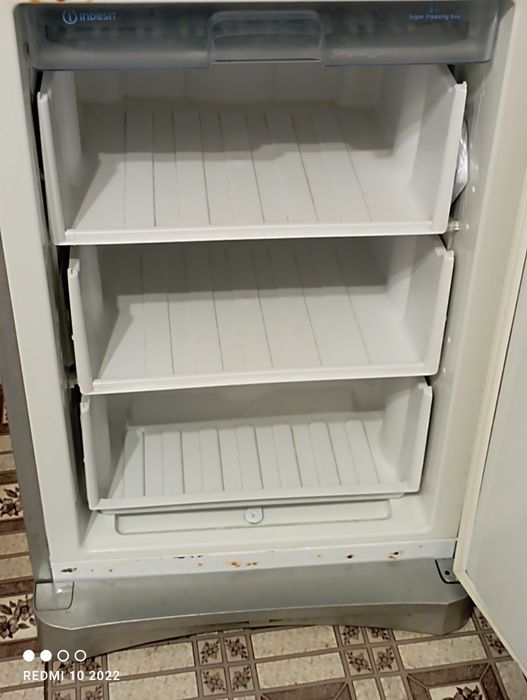 Продам холодильник