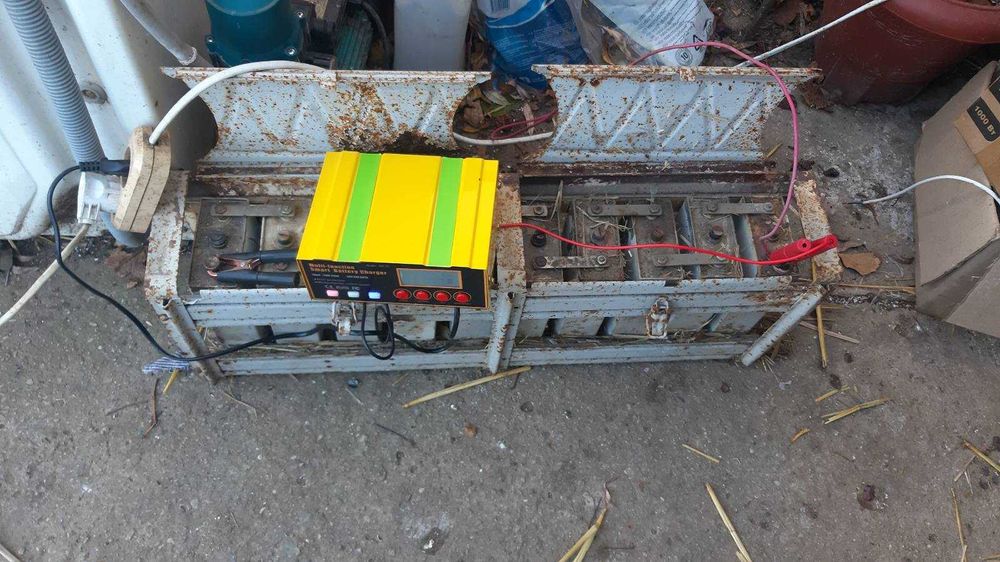 Зарядное устройство аккумулятора 12В - 12А/24В  - 7,5А