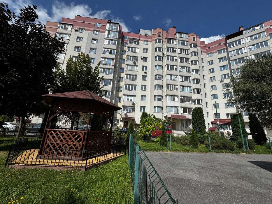 Продається двохрівнева квартира по вул. Зодчих