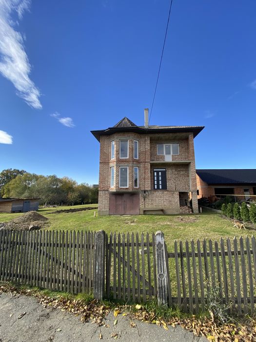 Продається будинок в селищі Глибока