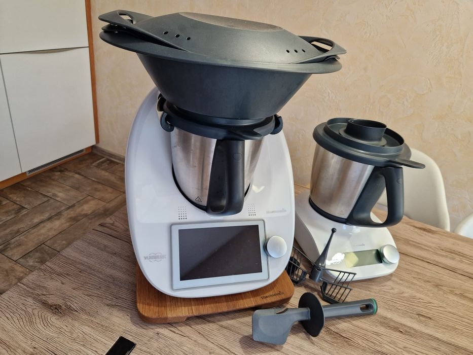 Termomix TM6 ze stacją Friend i akcesoriami