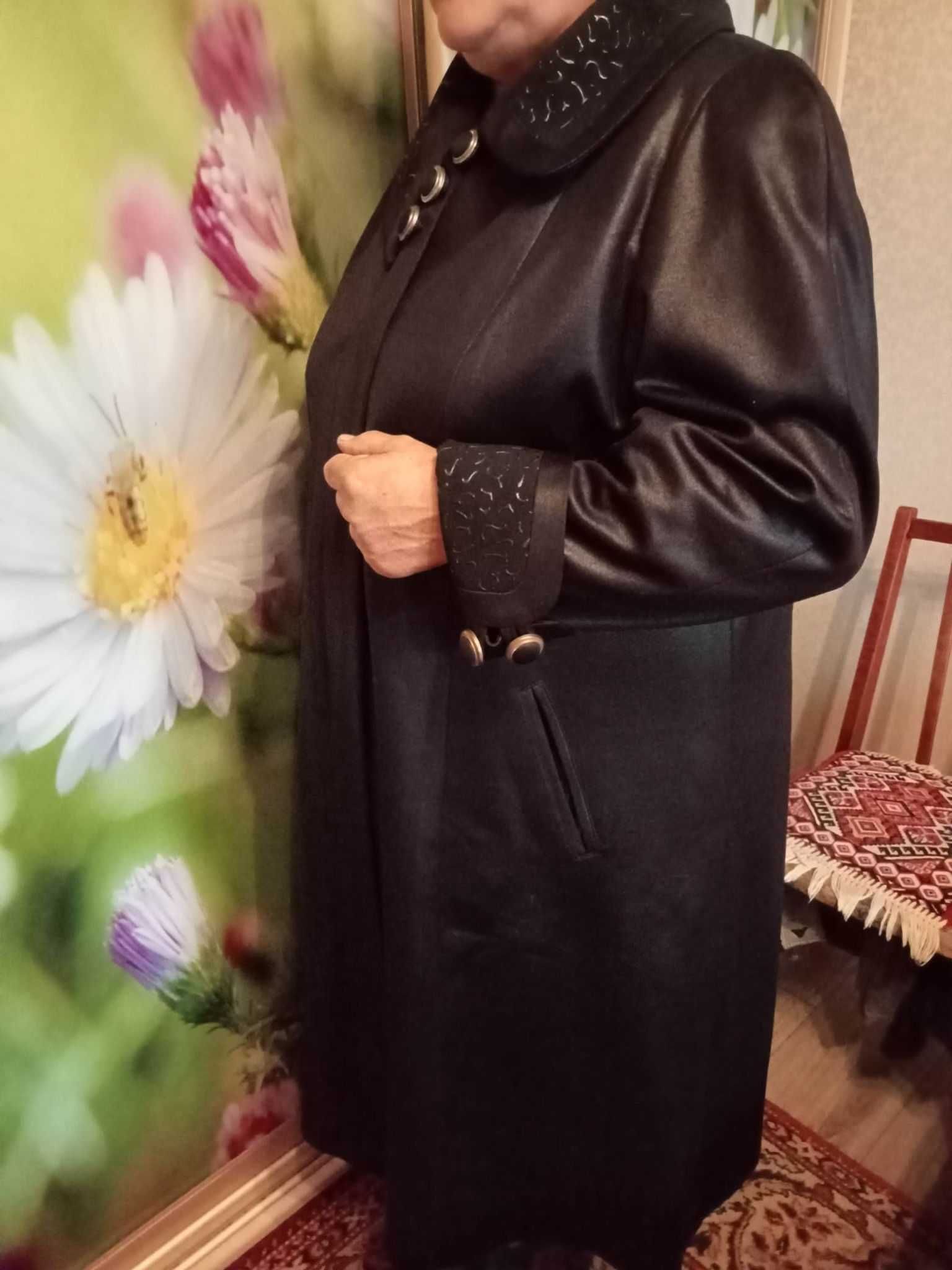 Плащ жіночий темний