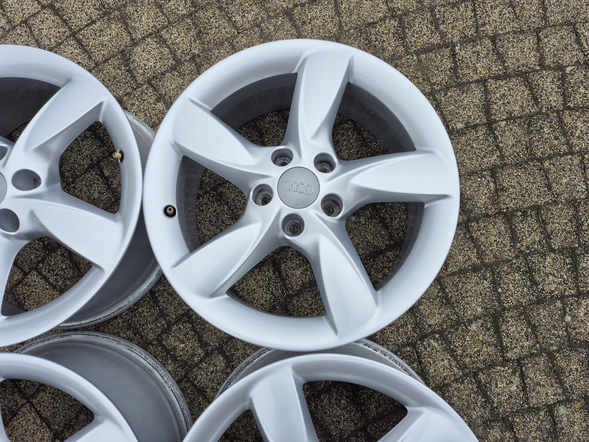 Felgi Alu Oryginał AUDI A3 A4 A5 A6 TT Q3 Q5 5x112 17 Cali 7.5J ET 37
