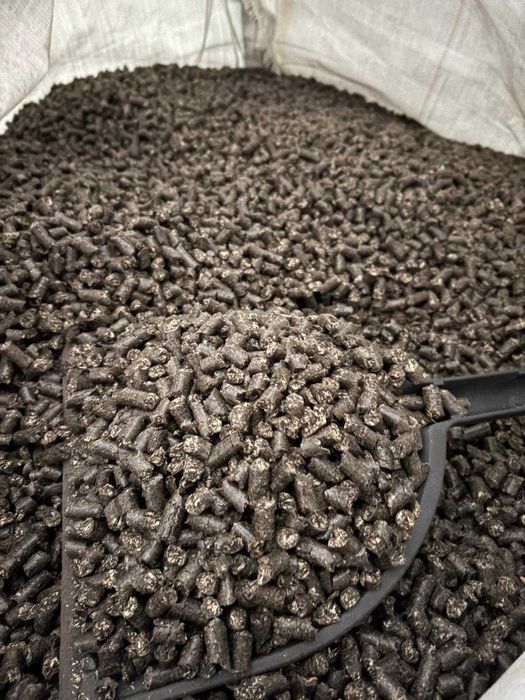 Pellet z łuski słonecznika - na ściółkę do kurników [fermy drobiu]